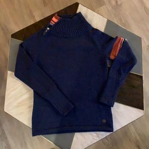 Smartwool sweater, size M. Fits & looks like a cool ski sweater. Fits snug.